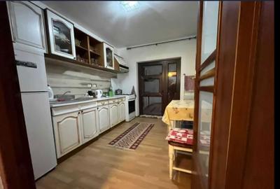 Casă cu 4 camere în Central - 2