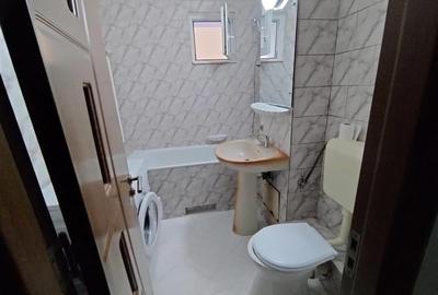 Apartament cu 3 camere situat in Tractorul - 10