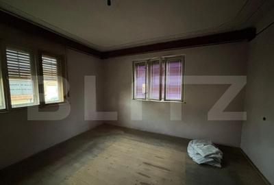 Casa cu anexe si gradina. - 2