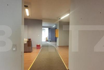 Spatiu comercial pe 2 nivele,spatii depozitare + parcari, in - 14