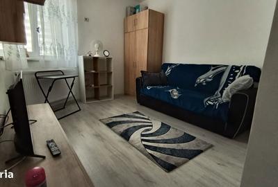 Garsonieră în Roșu