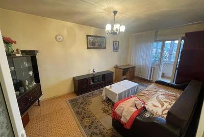 Apartament cu 3 camere decomandat în Răcădău