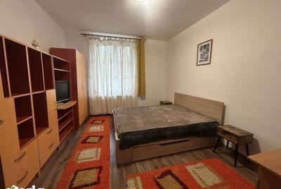 Apartament cu 2 camere decomandat în Republicii