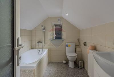 Casă cu 10 camere cu Teren 1074 Mp în Moieciu de Jos - 25