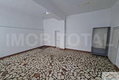 Spațiu Comercial 70 mp | Craiovei - Parter, Vitrină, 2 Intrări - 2