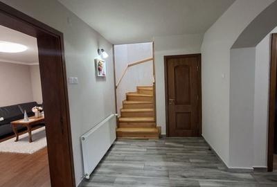 Casă cu 4 camere decomandat în Central - 1