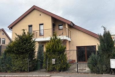 Casă cu 5 camere în Tractorul - 5