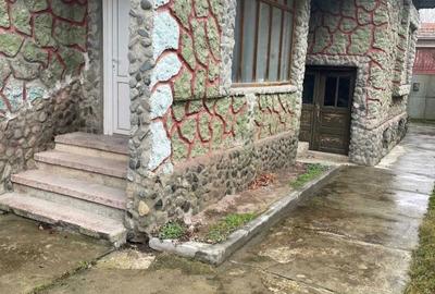 Casă cu 4 camere în Central - 2