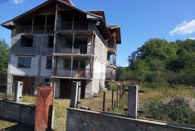 Casă cu 4 camere în Petros - 3