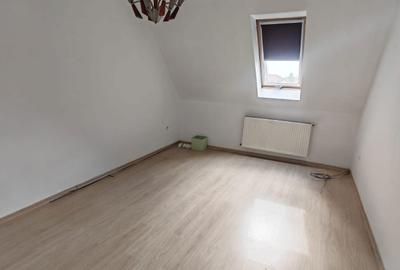 Apartament cu 3 camere decomandat în Criș - 8