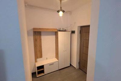 Apartament cu 2 camere semidecomandat în Dumbrăvița