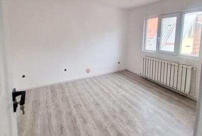 Aproape De Castelul Cantacuzino - 2