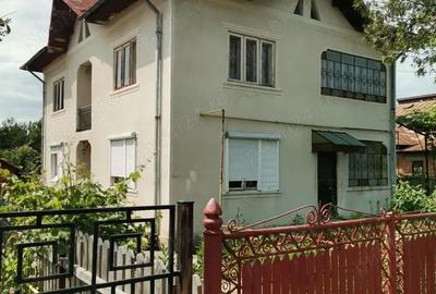 Casă cu 6 camere cu Teren 990 Mp în Găești - 7