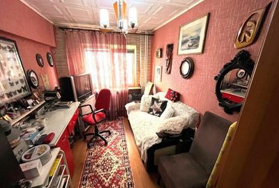 Apartament cu 3 camere decomandat în Piața Nouă