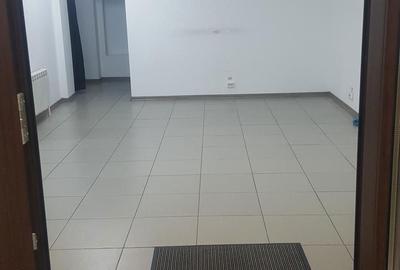 Spațiu comercial, de 32 mp, în Central - 6
