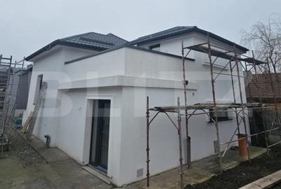 Casă cu 4 camere cu Teren 400 Mp în Central - 1