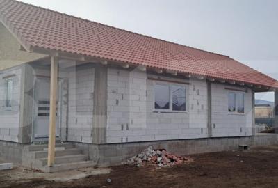 Casa cu 3 camere, 120 mp, zona Barabant