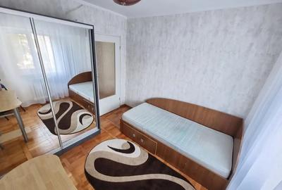 Apartament cu 3 camere decomandat în Podu Roș