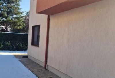 Casă cu 4 camere cu Teren 450 Mp în Central