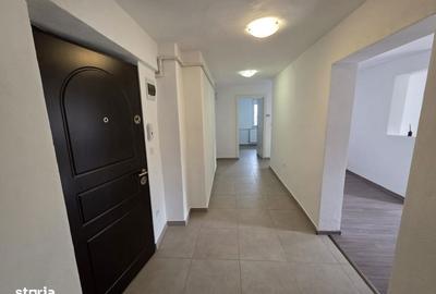 Apartament cu 3 camere semidecomandat în Independenței - 2