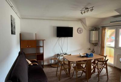 Apartament cu 4 camere decomandat în Central