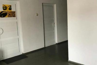 Spațiu comercial, de 90 mp, în Central - 1