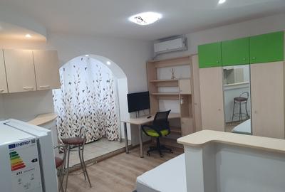 Garsoniera Piata Unirii, bloc stradal cu CENTRALA, mobilata si utilata modern - 2