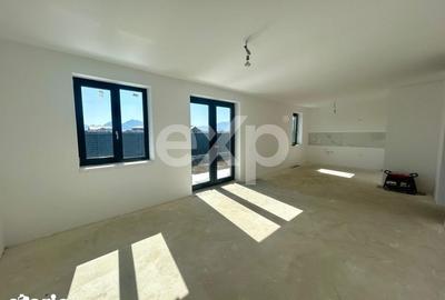 Casă cu 4 camere cu Canalizare în Sânpetru