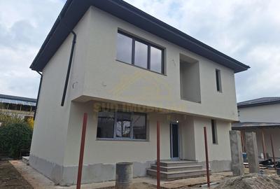 Casă individuală cu 5 camere cu Canalizare în Central - 1