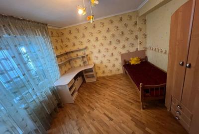 Apartament cu 3 camere decomandat în Schei - 6