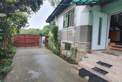 Casă cu 1100mp teren in satul Colun - la 40 km de Sibiu - 2