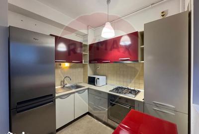 Apartament cu 3 camere, mobilat în Central