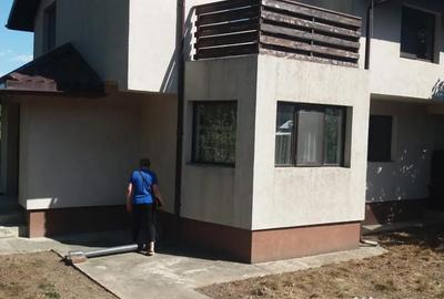 Casă cu 4 camere în Central - 2