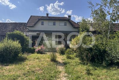 Casa de vanzare  6 camere loc de relaxare garaj teren 669mp  Cornatel - 2