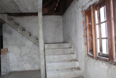Casă cu 4 camere cu Teren 2044 Mp în Câlnic - 2
