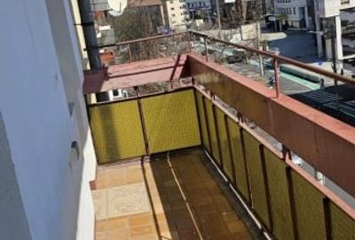 Apartament cu 4 camere decomandat în Calea Dumbrăvii