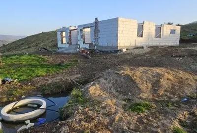Casă cu 4 camere cu Teren 900 Mp în Dumbrava (Livezile) - 3