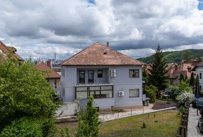 Închiriere apartament exclusivist în casa - vedere spre Tâmpa - 1
