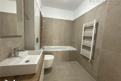 Apartament cu 3 camere decomandat în Tractorul - 1
