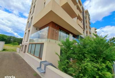 Apartament cu 3 camere decomandat, mobilat în Central