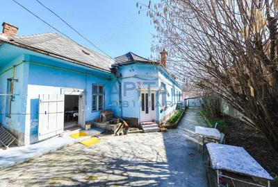 Casă cu 5 camere cu Canalizare în Central - 3