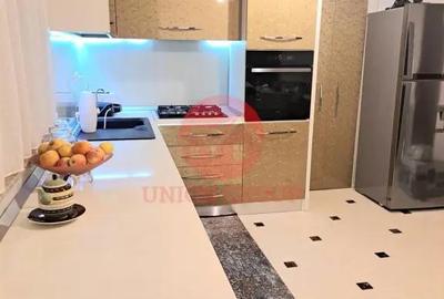 Casă cu 10 camere cu Teren 394 Mp în Central - 15