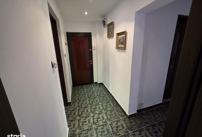 Apartament cu 3 camere decomandat în Independenței - 2