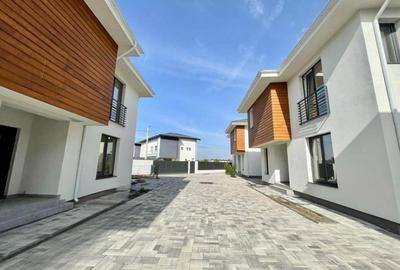 Casă individuală cu 4 camere cu Piscina în Central