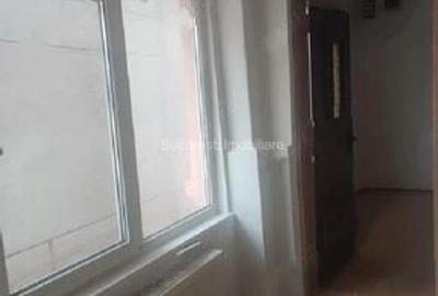 Casă cu 4 camere cu Canalizare în 13 Septembrie - 2