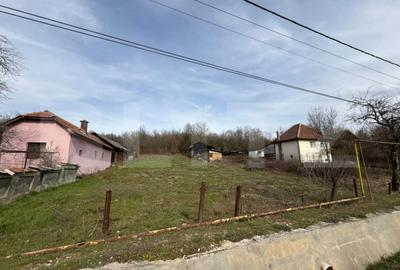 Teren de 1900 mp, în Central