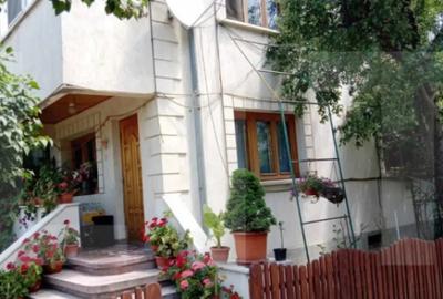 Casă cu 5 camere cu Teren 662 Mp în Central - 2