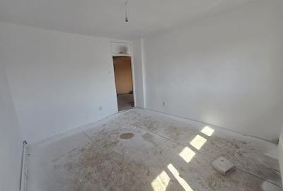 Langa Sud Plaza. Decomandat. Centrala proprie. 2 Balcoane, Debara. - 3