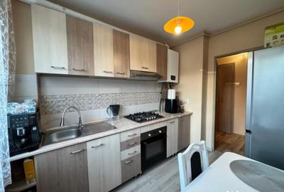 Apartament cu 3 camere semidecomandat în Central
