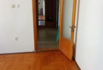 Apartament cu 3 camere semidecomandat în Obor - 1